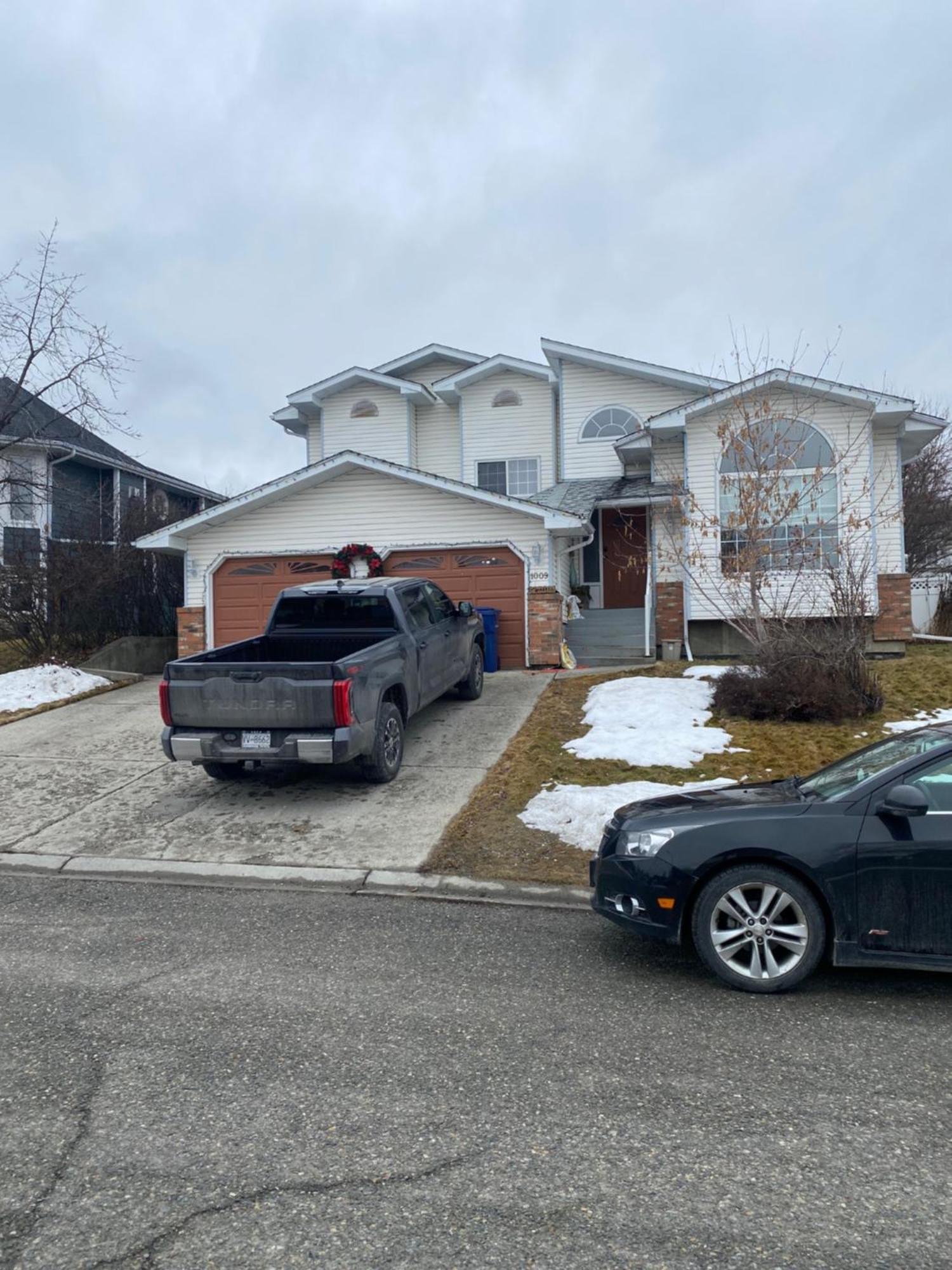 Entire Basement Guest Suite In Cranbrook Exterior foto